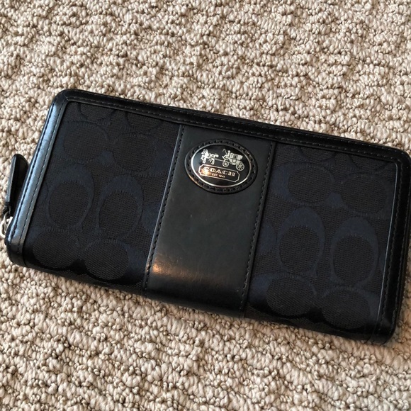 Coach Handbags - Price drop⚡️Black zip up coach wallet
